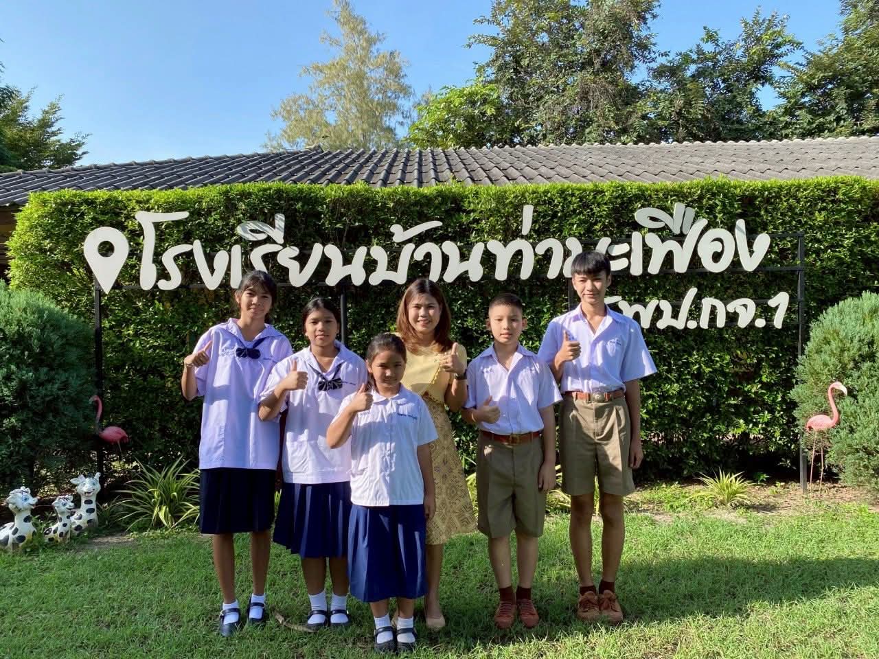นักเรียนเข้าร่วมการคัดเลือกตัวแทนนักเรียนระดับเครือข่าย เข้าร่วมการแข่งขันกิจกรรมคัดลายมือ กิจกรรมเขียนเรื่องจากภาพ กิจกรรมการแต่งคำประพันธ์